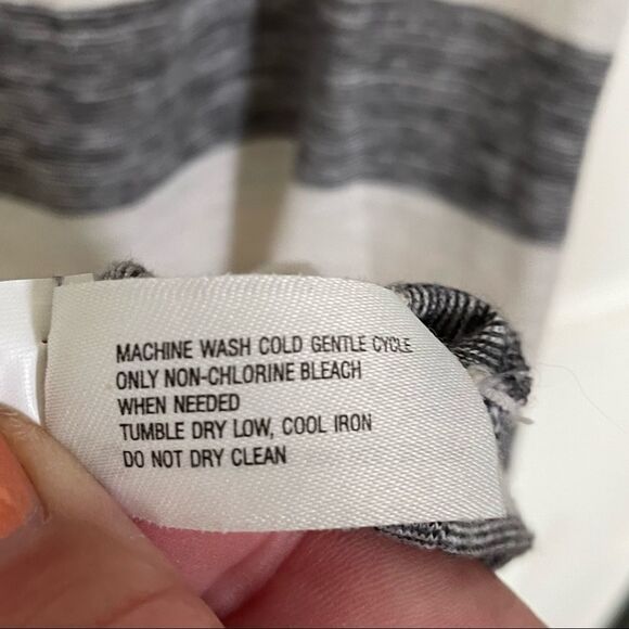 Gap Short Sleeve Tri-Blend Black Stripe V-Neck Tee, Small - Picture 11 of 12